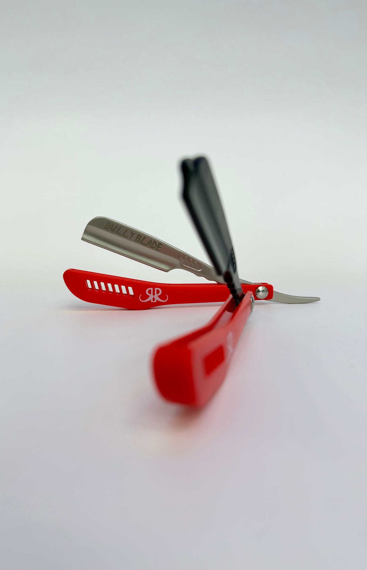 Bully Blade Clutch Feather Razor